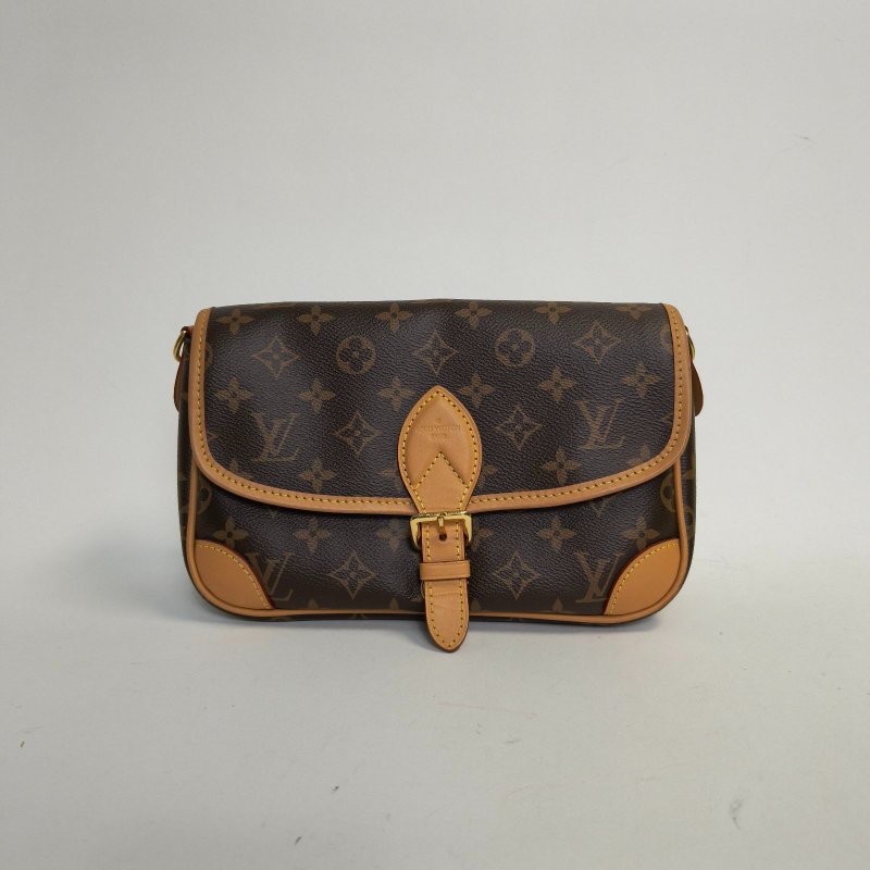 LOUIS VUITTON Diane法棍包24可拆卸黑紫寬肩帶老花PVC晶片肩背包-0