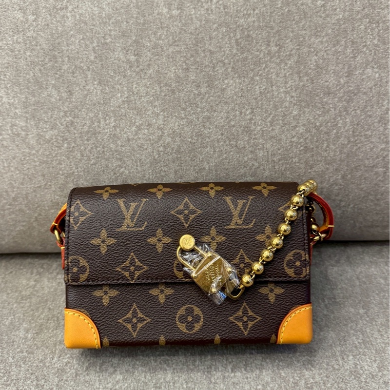 LV新款鎖頭steamer-0