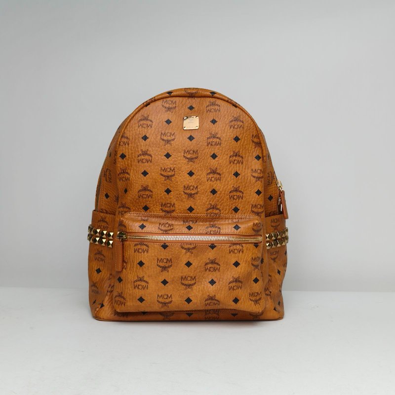 MCM 側邊鉚釘雙肩包大號幹邑色PVC肩背包-0