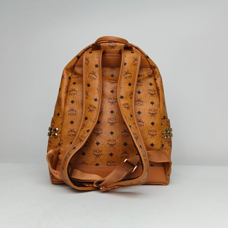 MCM 側邊鉚釘雙肩包大號幹邑色PVC肩背包-2