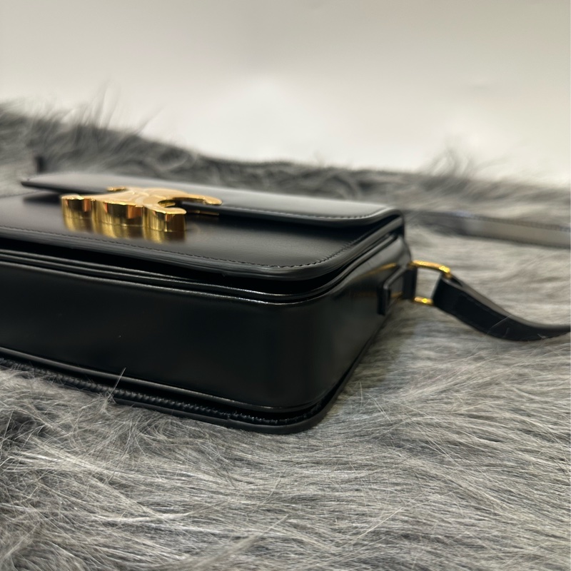 Celine 黑滑面牛皮金釦下蓋Teen Triomphe斜背包188423BF4 38NO-5