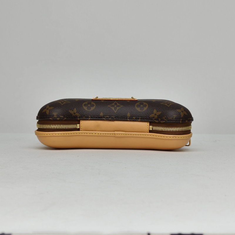 LOUIS VUITTON 老花PVC金扣晶片25SS菲董限定迷你骨頭包斜挎包肩背包-4