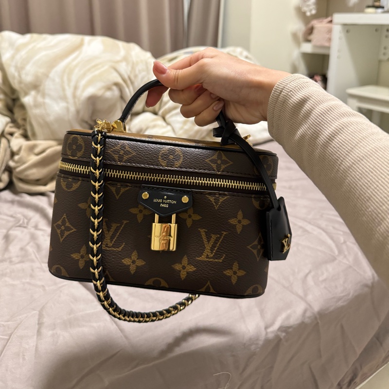Lv Vanity Chain Pouch 老花化妝包-1