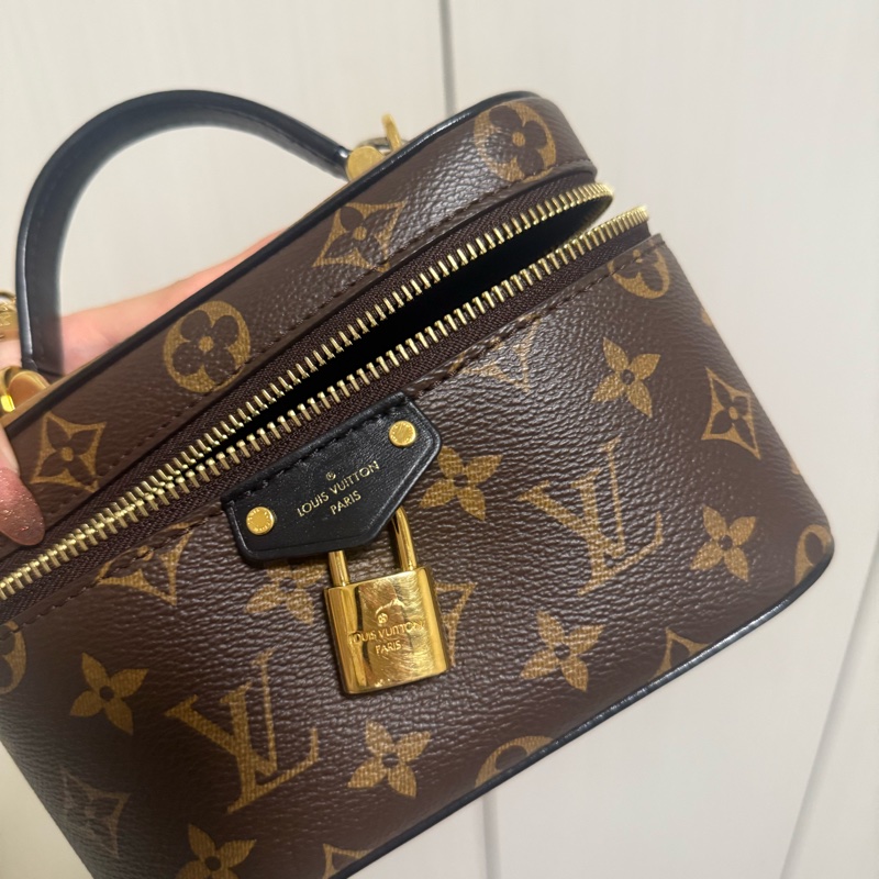 Lv Vanity Chain Pouch 老花化妝包-16