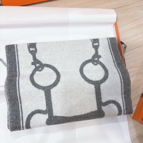💖Hermes 圍巾 Echarpe Casaque More 馬銜圈圈💖 灰色 全新