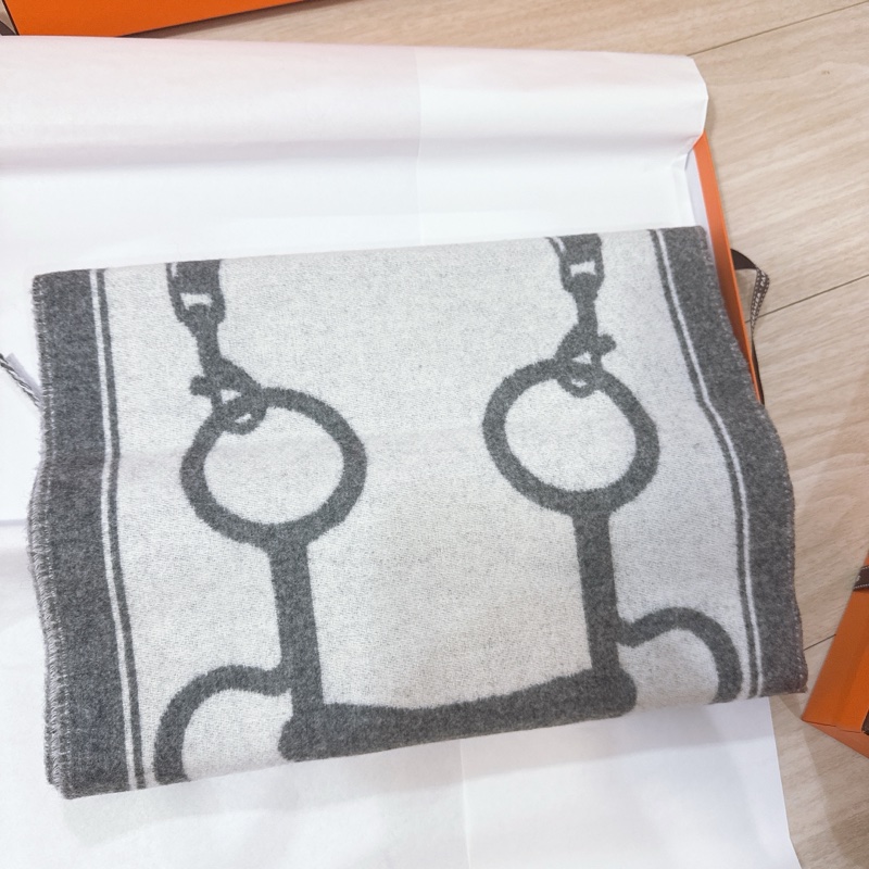 💖Hermes 圍巾 Echarpe Casaque More 馬銜圈圈💖 灰色 全新-0