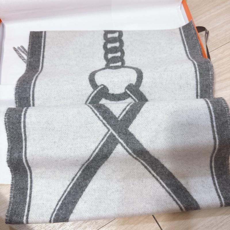 💖Hermes 圍巾 Echarpe Casaque More 馬銜圈圈💖 灰色 全新-1