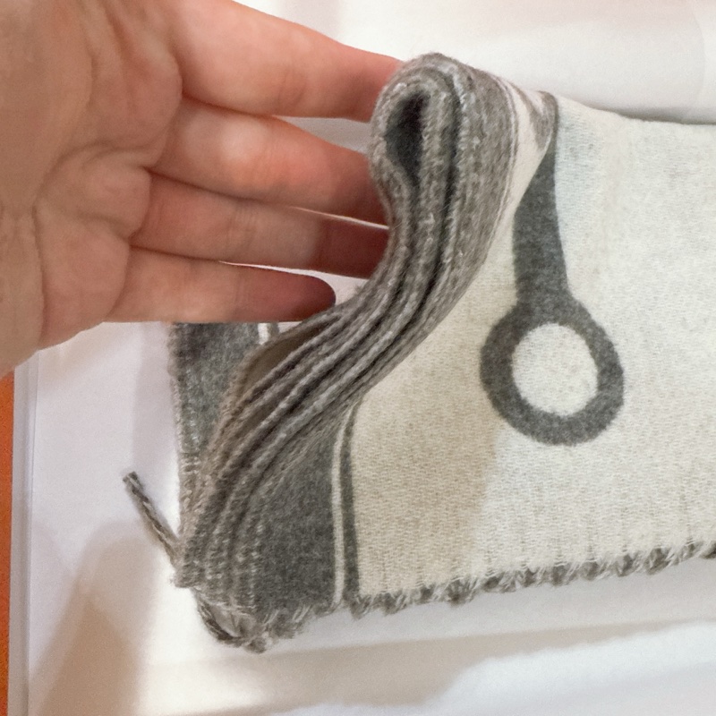 💖Hermes 圍巾 Echarpe Casaque More 馬銜圈圈💖 灰色 全新-2