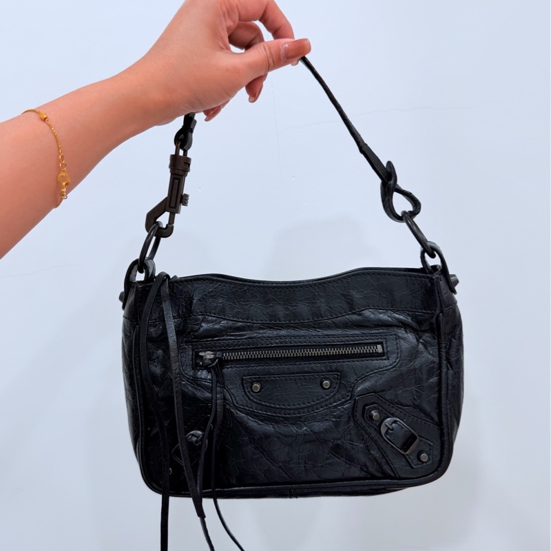 BALENCIAGA 巴黎世家 METALLIC EDGE HIP all black腋下包 麻將包 肩背包 斜背包-0