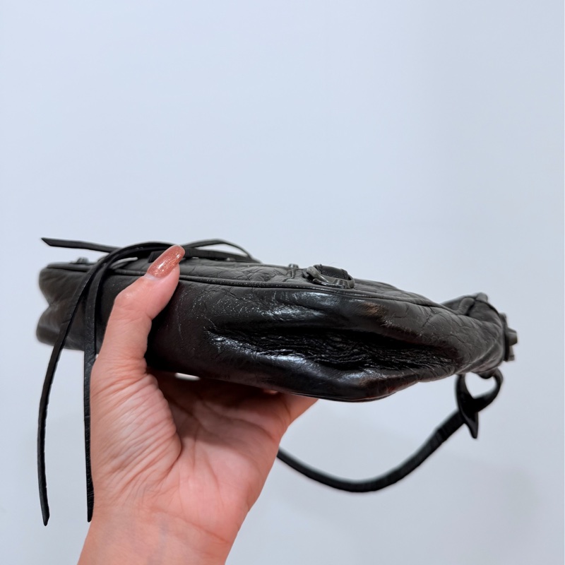 BALENCIAGA 巴黎世家 METALLIC EDGE HIP all black腋下包 麻將包 肩背包 斜背包-10