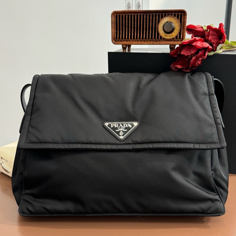 PRADA Cini 復古郵差包 大號 尺寸約36×14×28cm-1