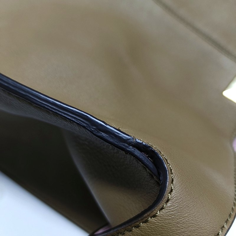 FENDI Peekaboo Essential大號棕色牛皮手提包 金色五金-9