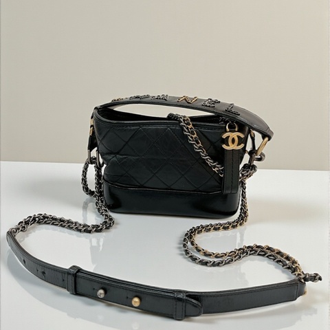 莉亞精品♡Chanel AS0865 皮穿練字母手把 流浪包 二手