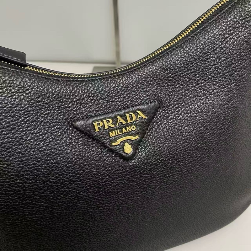 Prada 黑金牛皮荔枝紋單肩包 尺寸約32x22 附件:原防塵袋-2