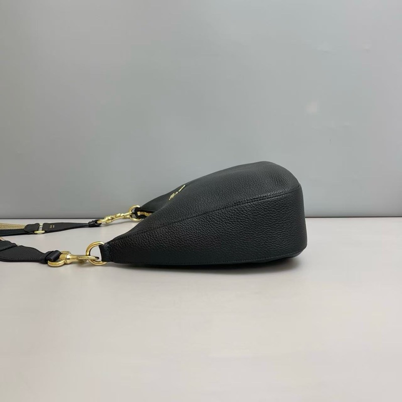 Prada 黑金牛皮荔枝紋單肩包 尺寸約32x22 附件:原防塵袋-6