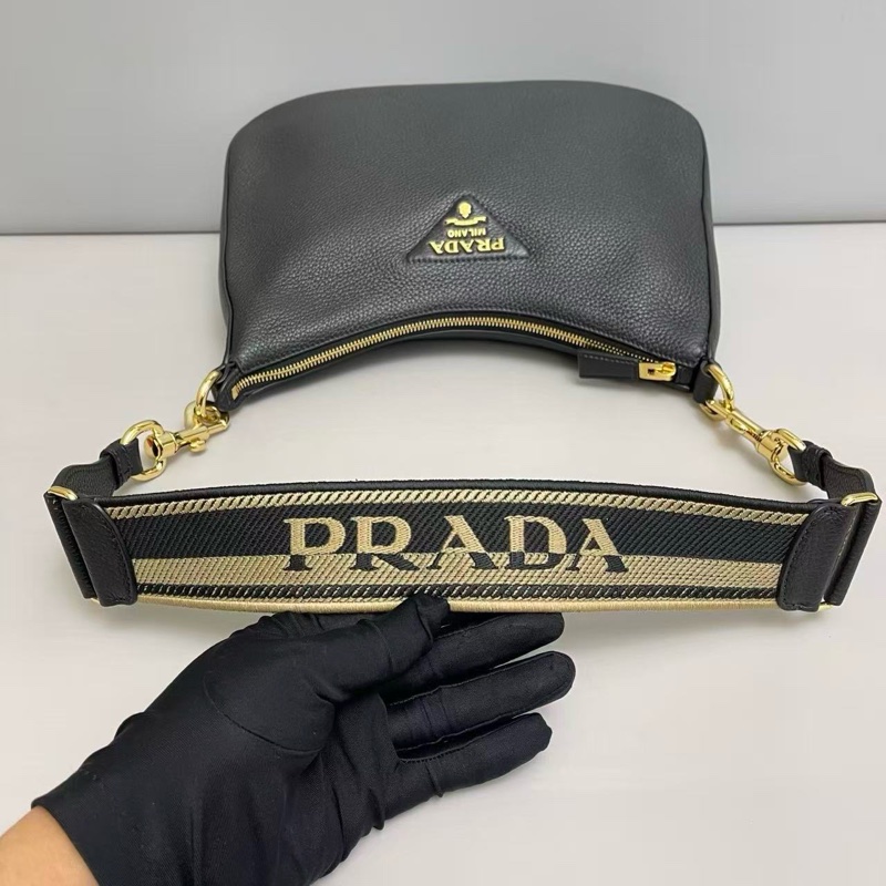 Prada 黑金牛皮荔枝紋單肩包 尺寸約32x22 附件:原防塵袋-8