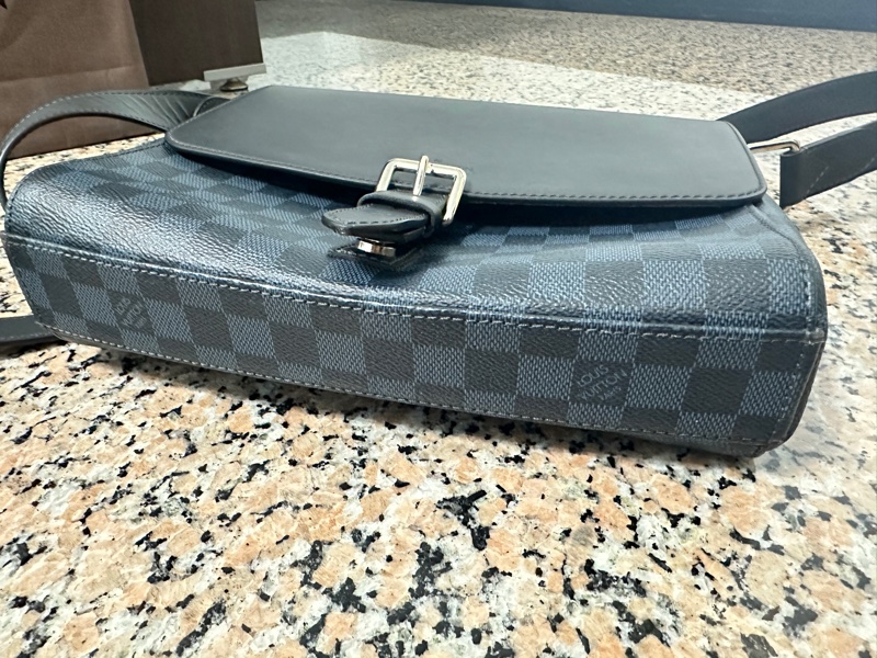 LV 棋盤格斜背包 側背包幾乎全新-0