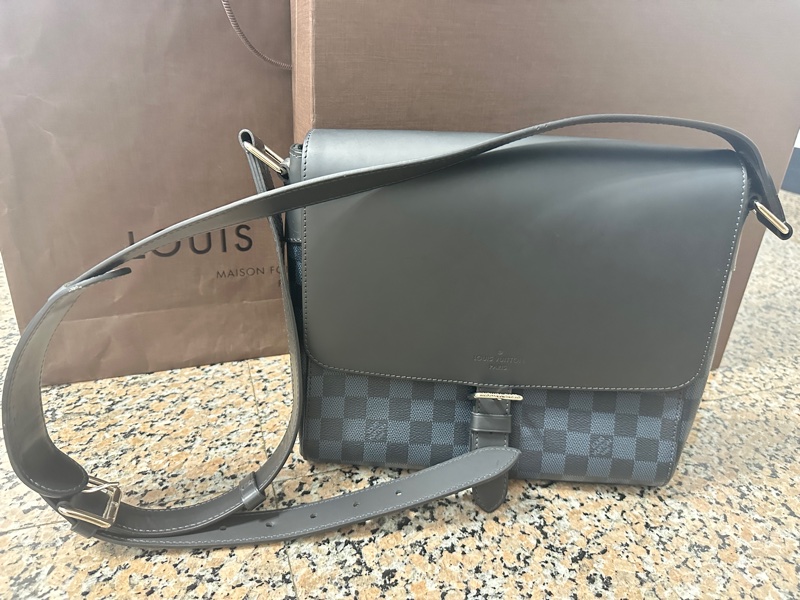LV 棋盤格斜背包 側背包幾乎全新-2