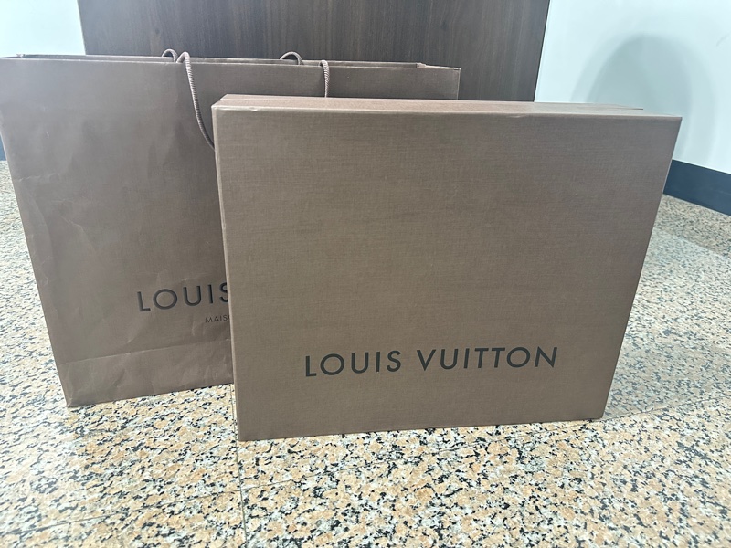 LV 棋盤格斜背包 側背包幾乎全新-4