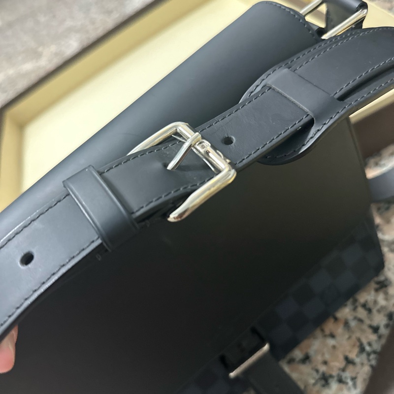 LV 棋盤格斜背包 側背包幾乎全新-8