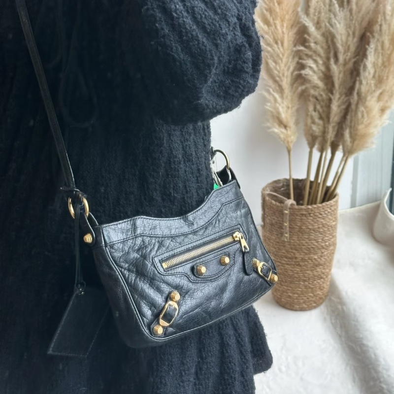 BALENCIAGA 巴黎世家 METALLIC EDGE HIP 金釦 麻將包 腋下包 側背包 肩背包 斜背包-2