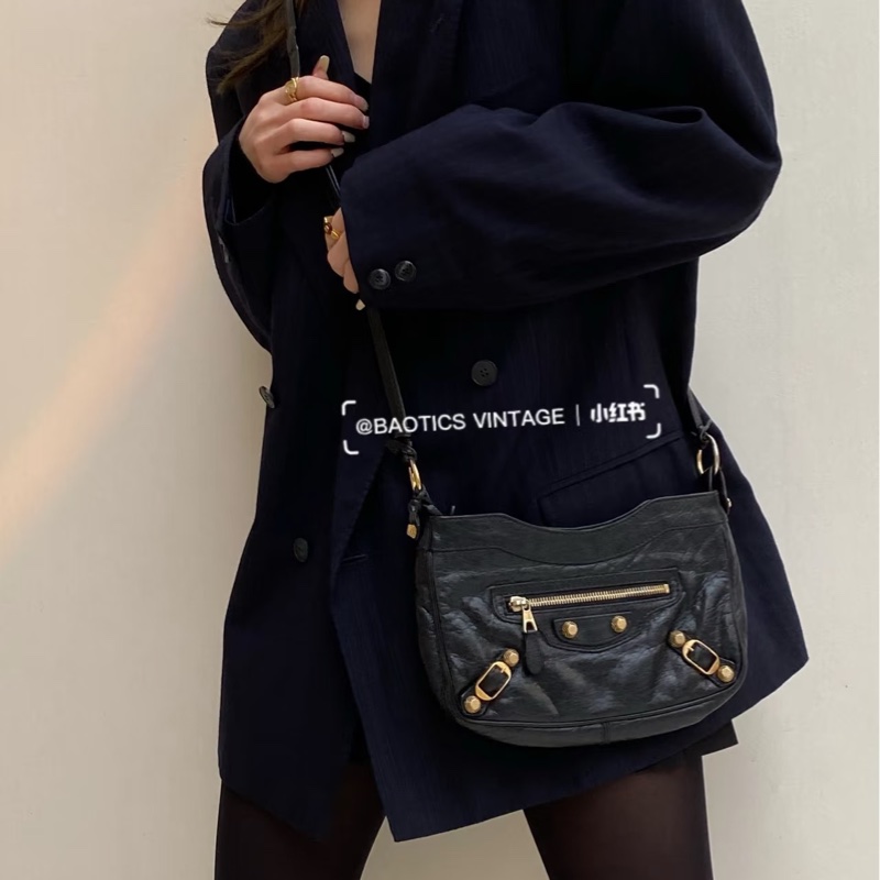 BALENCIAGA 巴黎世家 METALLIC EDGE HIP 金釦 麻將包 腋下包 側背包 肩背包 斜背包-3