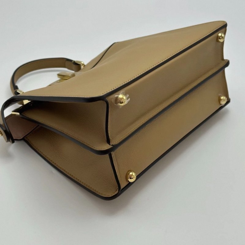 FENDI 奶茶色金扣 peekaboo手提肩背斜背包27*21*11 全新閒置配件塵袋-2