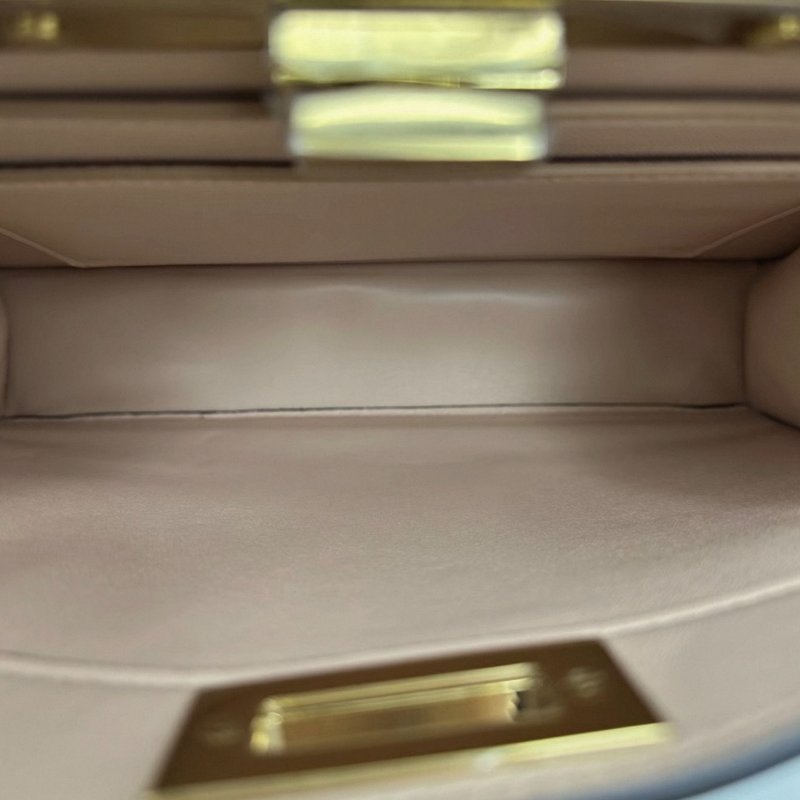 FENDI 奶茶色金扣 peekaboo手提肩背斜背包27*21*11 全新閒置配件塵袋-5