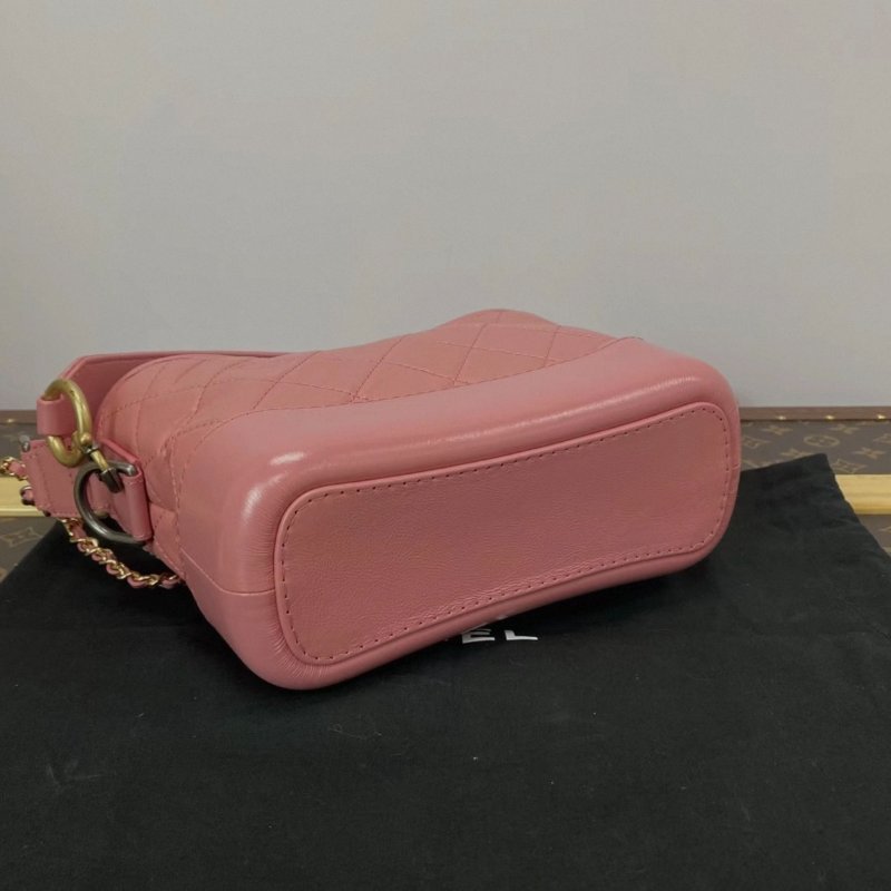 CHANEL 粉色徽章流浪小號肩背斜背鏈條包 20*15*8 全新閒置配件塵袋保卡-1