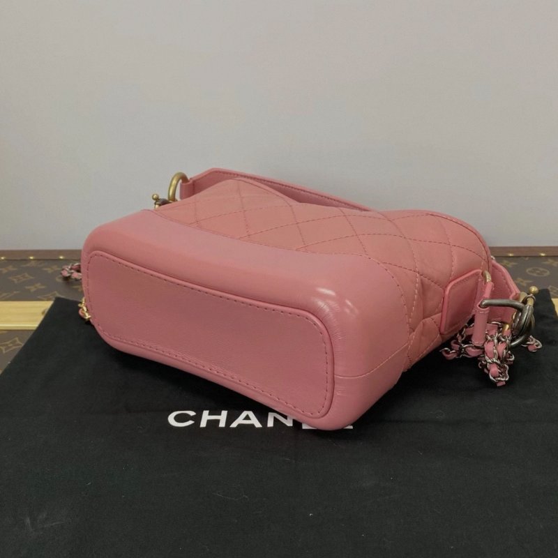 CHANEL 粉色徽章流浪小號肩背斜背鏈條包 20*15*8 全新閒置配件塵袋保卡-2