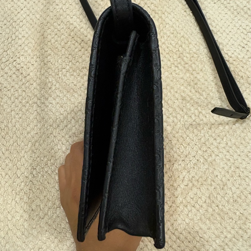 GUCCI LOGO WOC 壓紋 肩背包-2