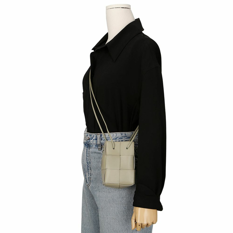 BOTTEGA VENETA 680217 卡附迷你水桶肩斜背包-6