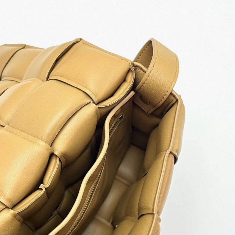 BV PaddedCassette 肩背斜背枕頭包26*18*8 98新配件塵袋-2