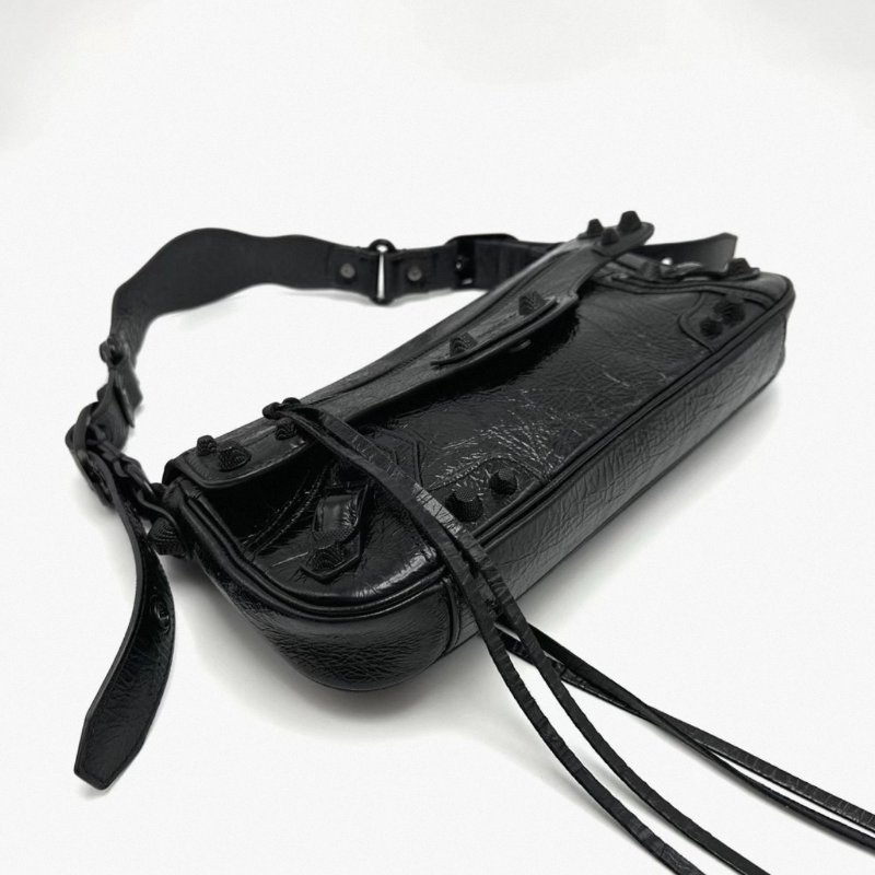 BALENCIAGA so black油蠟皮肩背腋下機車包 29*14*4 98新配件塵袋-3