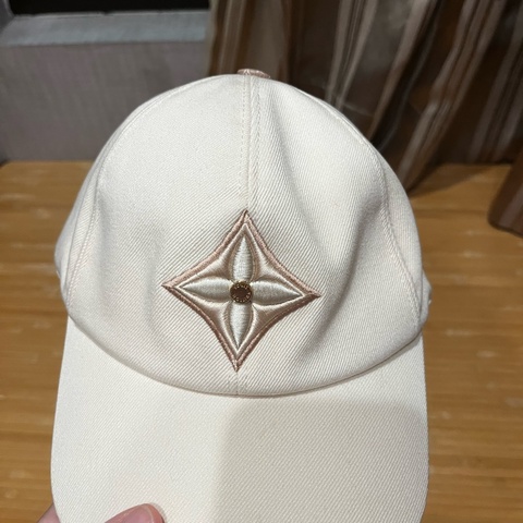 LV米色休閒棒球帽