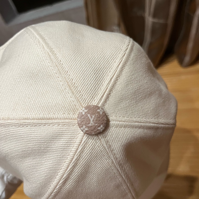 LV米色休閒棒球帽-3