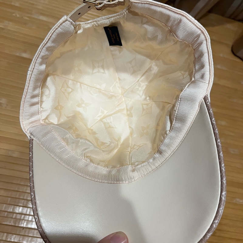 LV米色休閒棒球帽-4