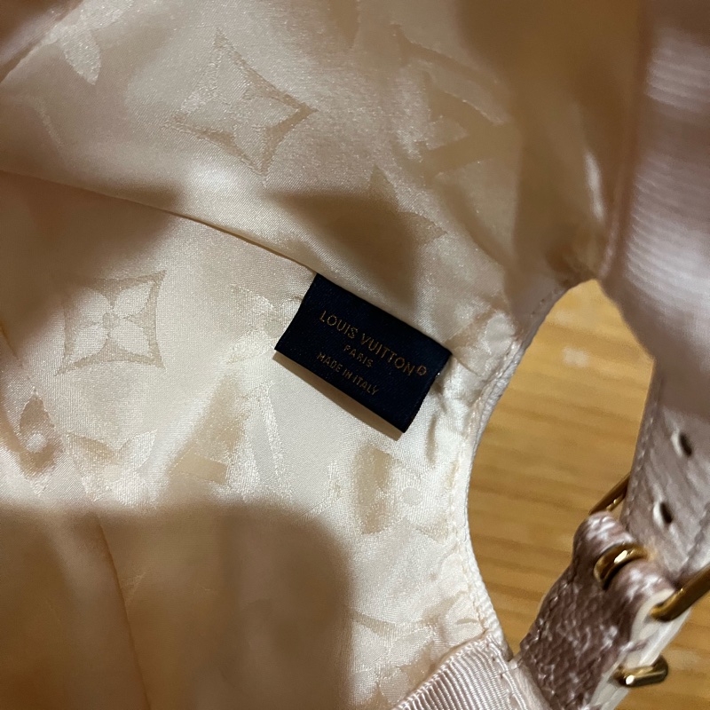 LV米色休閒棒球帽-5