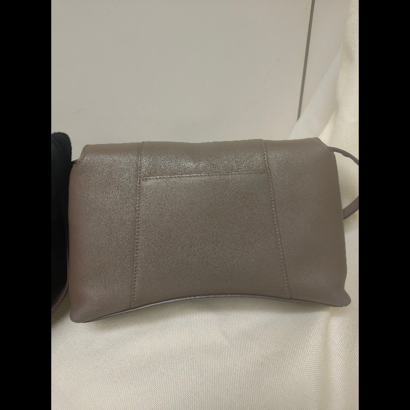 【8成新】㊣✨BALENCIAGA✨巴黎世家 奶茶色 沙漏包 小牛皮 肩背包 腋下包 斜背包 手拿包/二手包/二手精品/保證正品🌳二手樹屋🌳-3