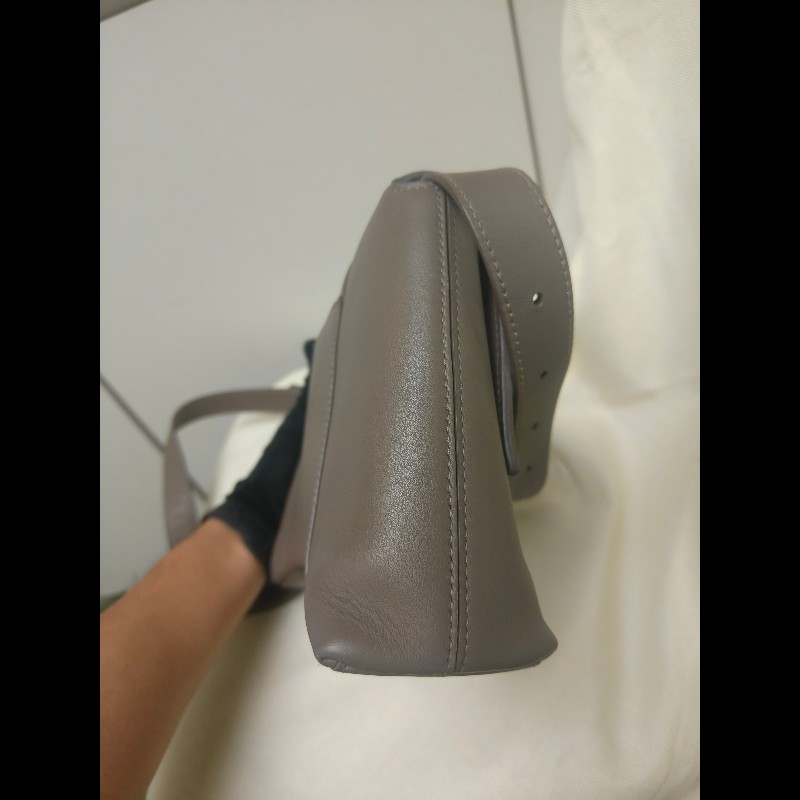 【8成新】㊣✨BALENCIAGA✨巴黎世家 奶茶色 沙漏包 小牛皮 肩背包 腋下包 斜背包 手拿包/二手包/二手精品/保證正品🌳二手樹屋🌳-4