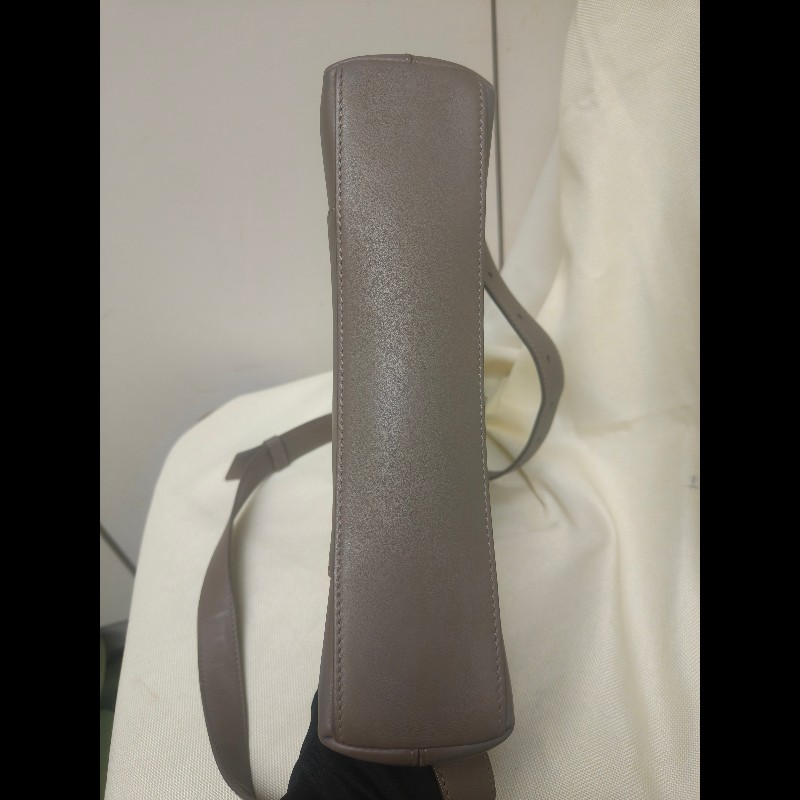 【8成新】㊣✨BALENCIAGA✨巴黎世家 奶茶色 沙漏包 小牛皮 肩背包 腋下包 斜背包 手拿包/二手包/二手精品/保證正品🌳二手樹屋🌳-5