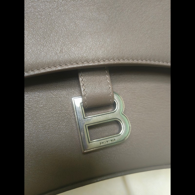 【8成新】㊣✨BALENCIAGA✨巴黎世家 奶茶色 沙漏包 小牛皮 肩背包 腋下包 斜背包 手拿包/二手包/二手精品/保證正品🌳二手樹屋🌳-12