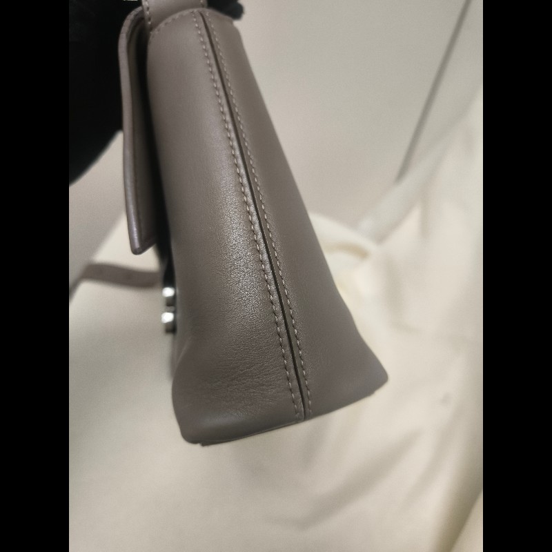 【8成新】㊣✨BALENCIAGA✨巴黎世家 奶茶色 沙漏包 小牛皮 肩背包 腋下包 斜背包 手拿包/二手包/二手精品/保證正品🌳二手樹屋🌳-19