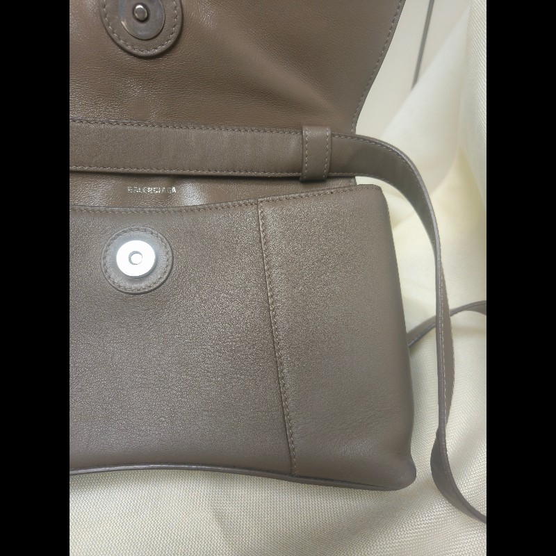 【8成新】㊣✨BALENCIAGA✨巴黎世家 奶茶色 沙漏包 小牛皮 肩背包 腋下包 斜背包 手拿包/二手包/二手精品/保證正品🌳二手樹屋🌳-37
