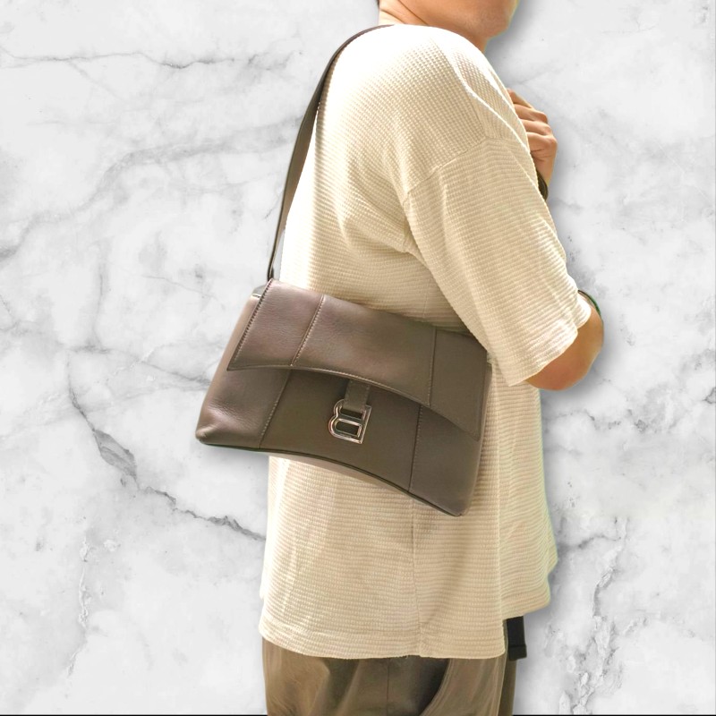 【8成新】㊣✨BALENCIAGA✨巴黎世家 奶茶色 沙漏包 小牛皮 肩背包 腋下包 斜背包 手拿包/二手包/二手精品/保證正品🌳二手樹屋🌳-52