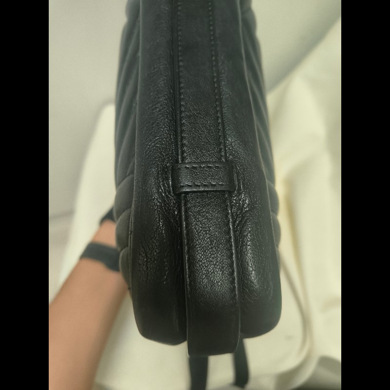 【8成新】㊣✨YSL✨(附防塵袋)SAINT LAURENT 聖羅蘭 黑色 山形紋 烤漆 相機包 文件包 電腦包 通勤包/二手精品/保證正品🌳二手樹屋🌳-16