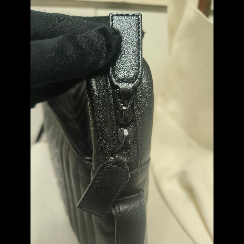 【8成新】㊣✨YSL✨(附防塵袋)SAINT LAURENT 聖羅蘭 黑色 山形紋 烤漆 相機包 文件包 電腦包 通勤包/二手精品/保證正品🌳二手樹屋🌳-30