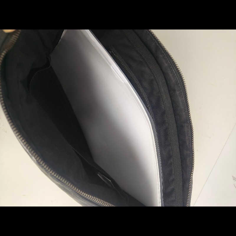 【8成新】㊣✨YSL✨(附防塵袋)SAINT LAURENT 聖羅蘭 黑色 山形紋 烤漆 相機包 文件包 電腦包 通勤包/二手精品/保證正品🌳二手樹屋🌳-51