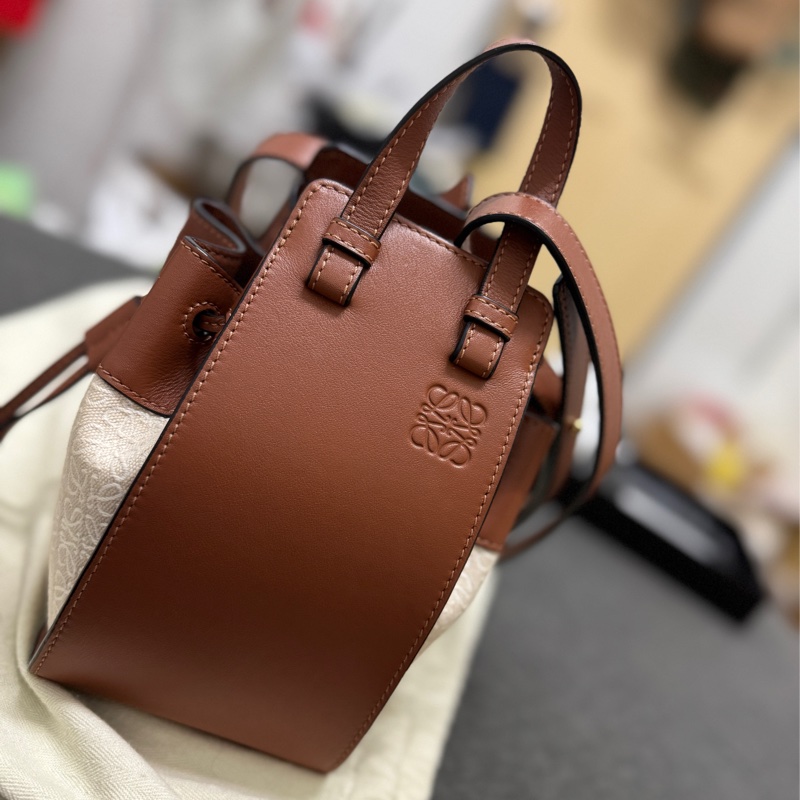 Loewe Hammock 小款吊床包 提花-1