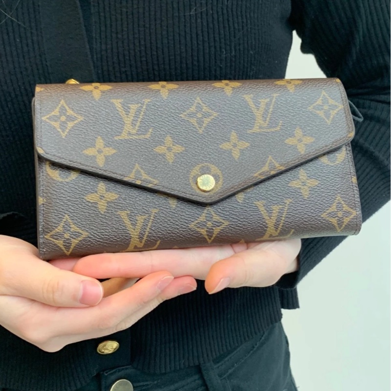 LV 老花金釘信封式16卡長夾-1